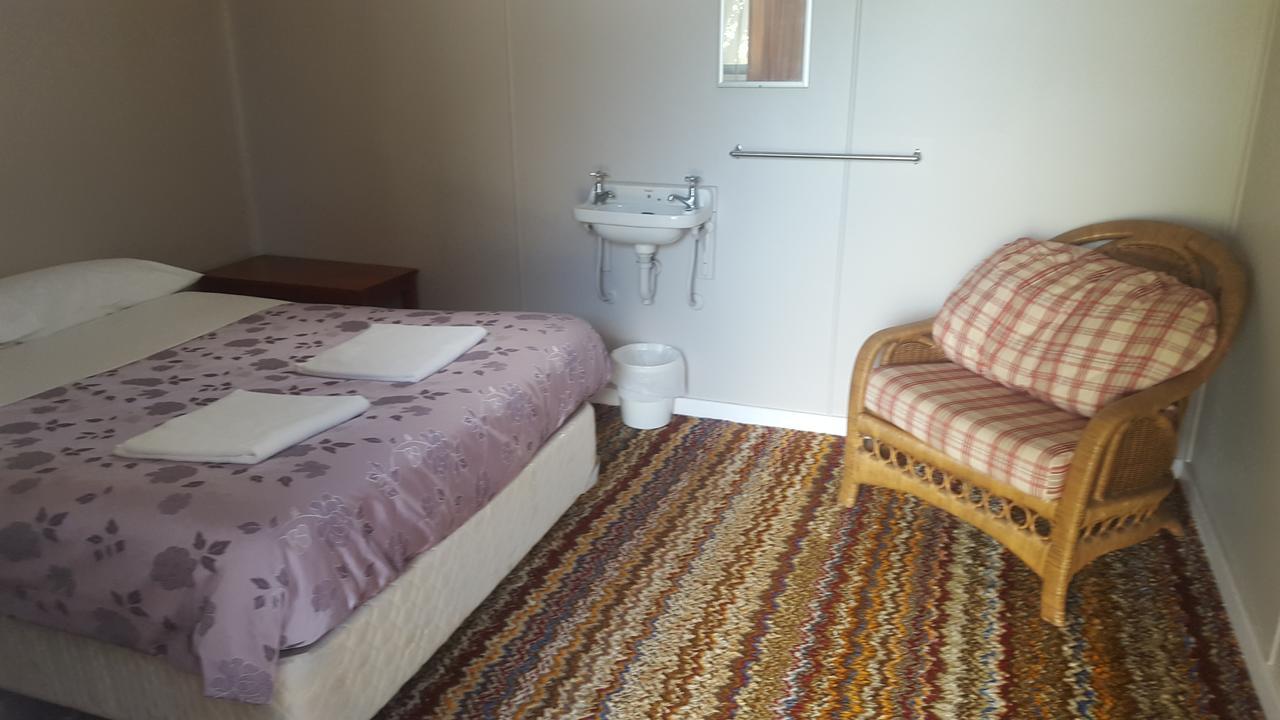 Tingle All Over Budget Accommodation วอลโพล ภายนอก รูปภาพ