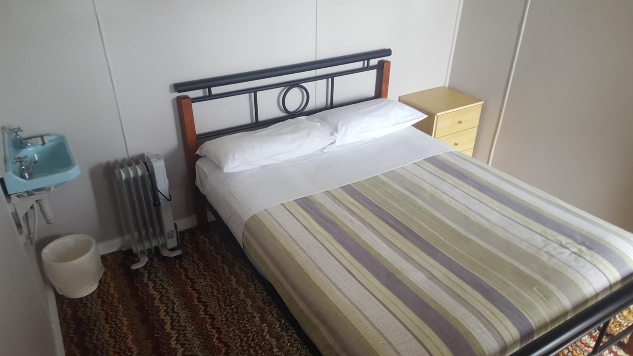 Tingle All Over Budget Accommodation วอลโพล ภายนอก รูปภาพ